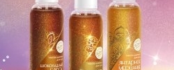 Масла-шиммеры для тела — это косметика 2 в 1, которая объединяет глубокий уход за кожей и декоративный эффект нежного свечения. В основе серии — натуральные ценные масла, витаминный комплекс LIPOSENTOL-MULTI и мерцающие частицы. Косметические масла увлажняют, питают, смягчают и омолаживают кожу. LIPOSENTOL-MULTI
препятствует ороговению и морщинам, нейтрализует свободные радикалы,
замедляя старение, повышает эластичность, предотвращает сухость и
шелушение, поддерживает увлажнение и pH. Мерцающие частицы создают эффект деликатного свечения, шелковистости и благородной ухоженности. В серии представлены три оттенка:
светло-золотистый («Янтарное Мерцание»), медово-карамельный («Бронзовое
Сияние») и тёмно-коричневый с бронзой («Шоколадный Блеск»). Масла-шиммеры подходят для повседневного использования, праздников и фотосессий, пляжного отдыха и ежедневного ухода за кожей. В результате кожа становится увлажнённой
и напитанной изнутри, обретает эластичность и гладкость, мелкие
неровности сглаживаются. Мерцающие частицы добавляют ей мягкое сияние,
подсвечивают ее изнутри, дарят эффект благородной ухоженности. Масла-шиммеры для тела